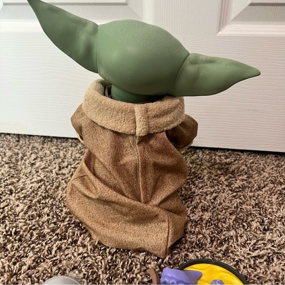 Grogu “Baby Yoda” Mandlorian Star Wars Toy animatronic - Picture 3 of 4